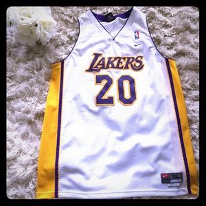 Payton Lakers jersey